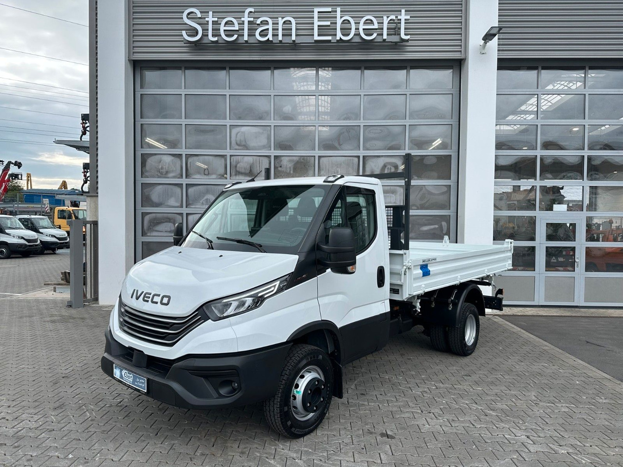 Iveco 70C18H 3-S.-Kipper Meiller *R3.450mm*2xAHK* - 翻斗货车:图1 Iveco 70C18H 3-S.-Kipper Meiller *R3.450mm*2xAHK* - 翻斗货车:图1