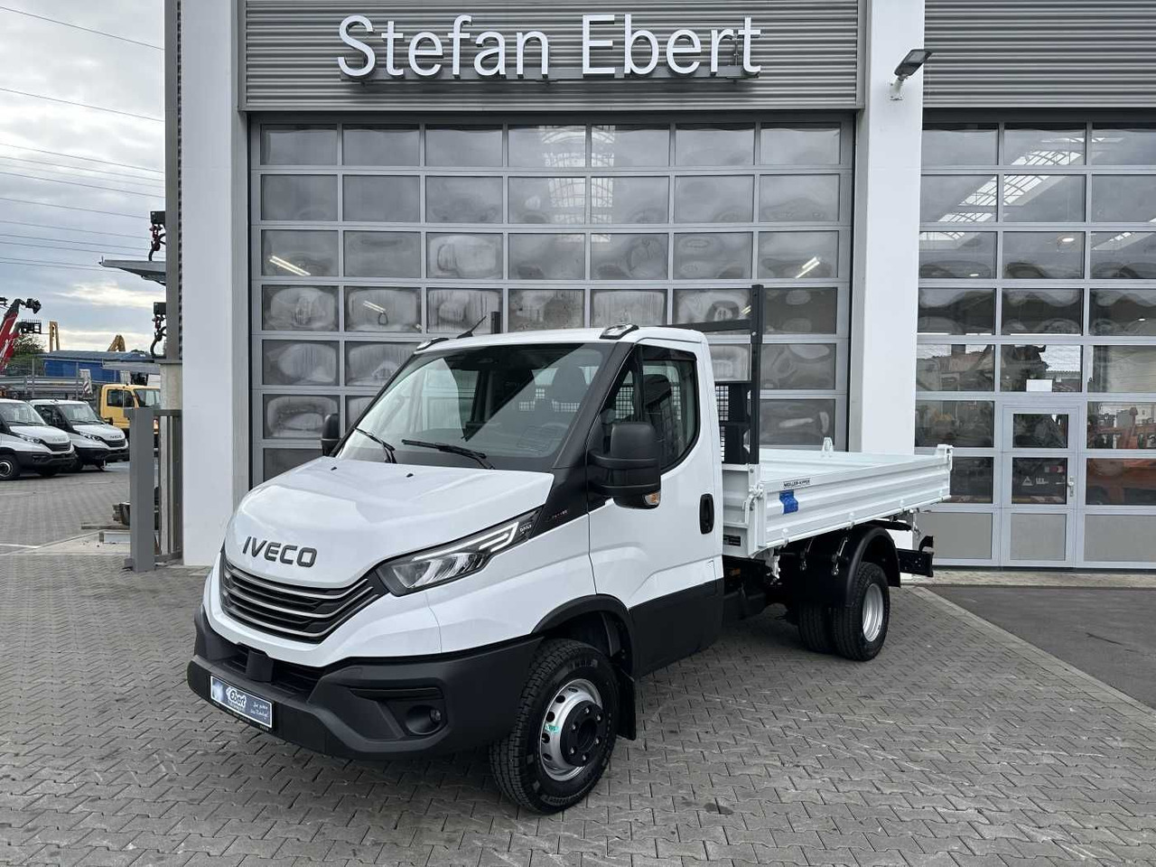 Iveco 70C18H 3-S.-Kipper Meiller *R3.450mm*2xAHK* - 翻斗货车:图1 Iveco 70C18H 3-S.-Kipper Meiller *R3.450mm*2xAHK* - 翻斗货车:图1