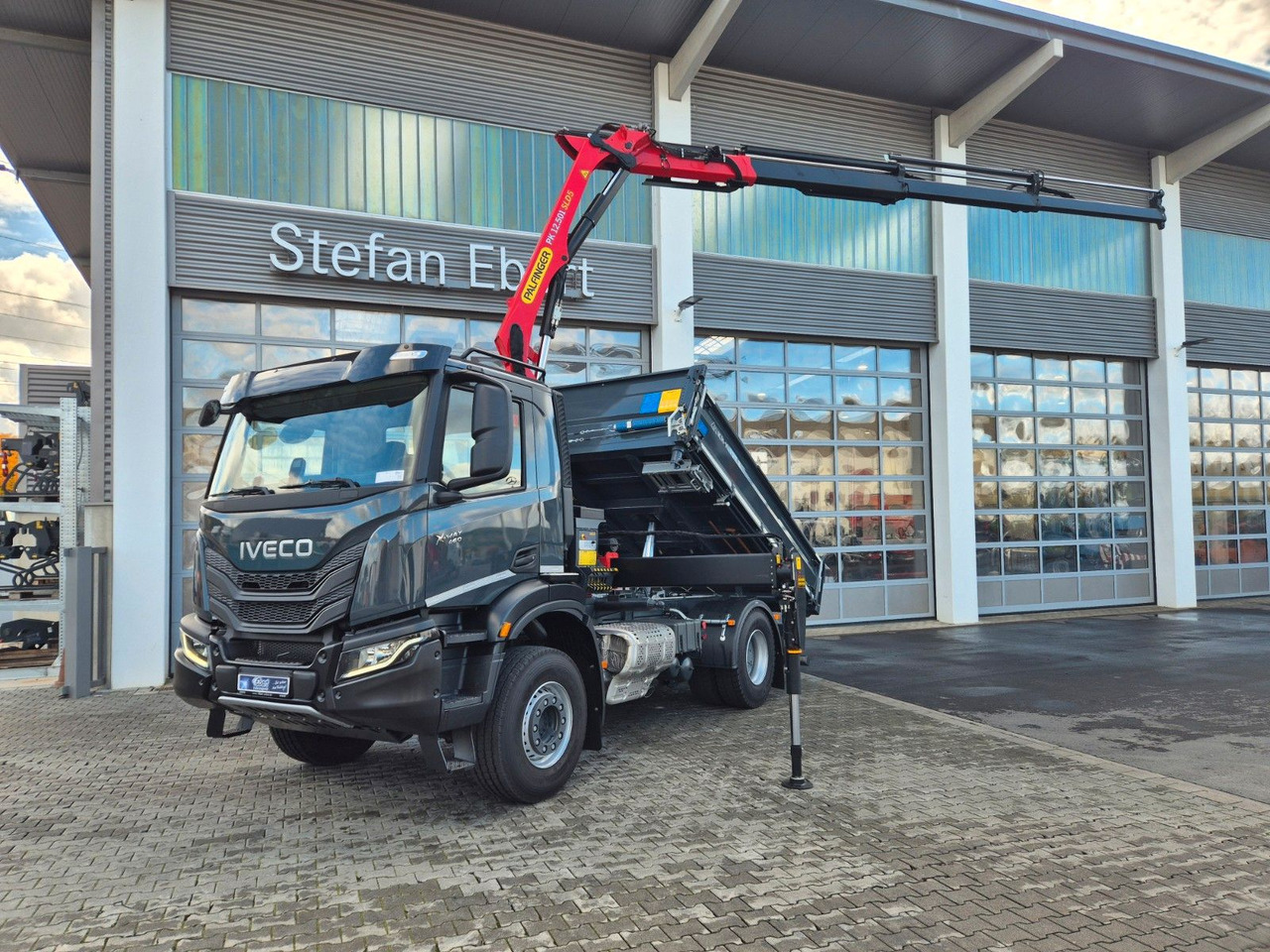 Iveco AD200X46/P HR OFF Palfinger PK 12.501 Funk AHK - 翻斗车, 起重车:图1 Iveco AD200X46/P HR OFF Palfinger PK 12.501 Funk AHK - 翻斗车, 起重车:图1