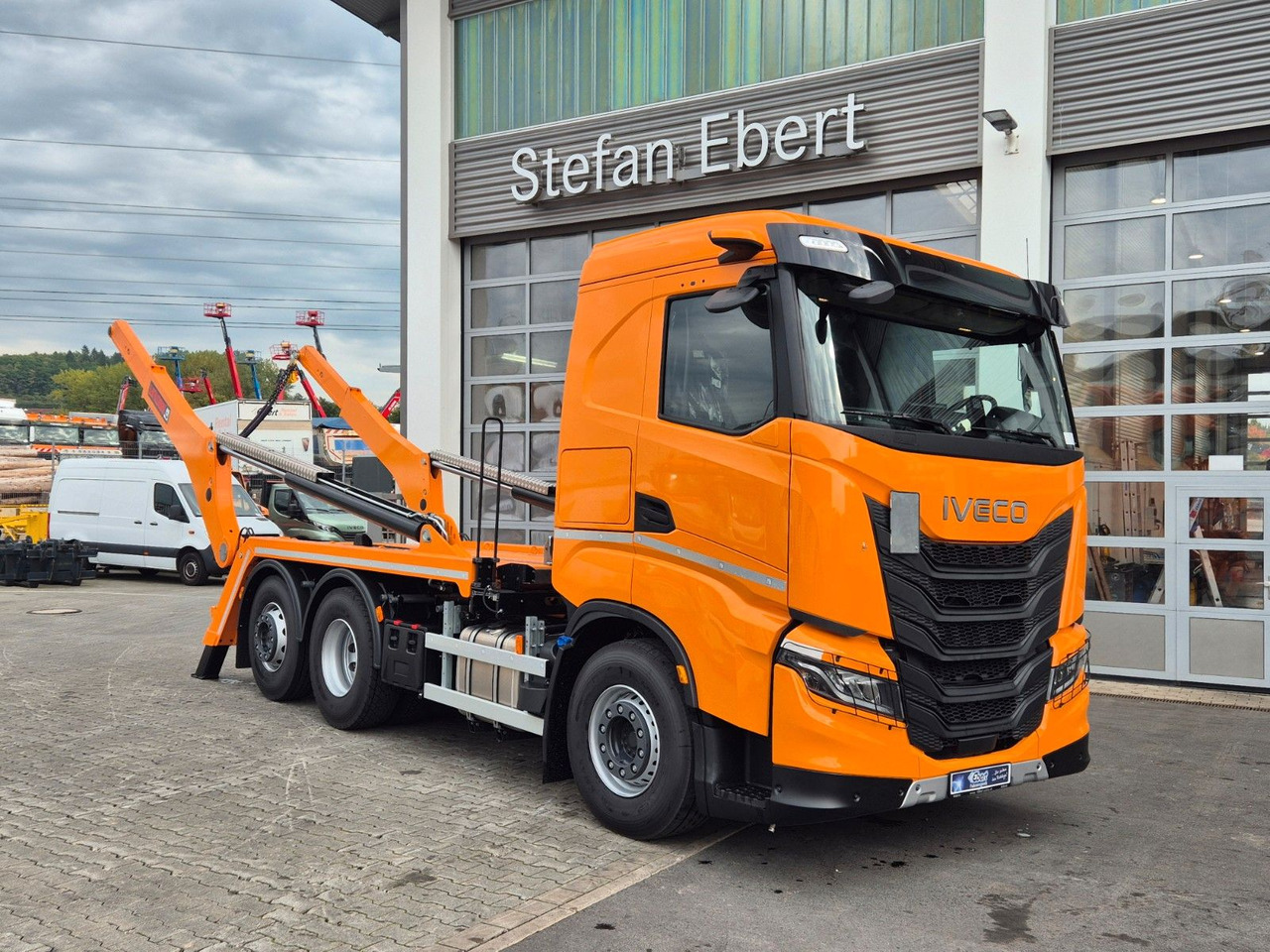 Iveco AS280X58Y/ PS ON Hiab FTR18 Funk AHK Bett Cam - 翻斗车:图1 Iveco AS280X58Y/ PS ON Hiab FTR18 Funk AHK Bett Cam - 翻斗车:图1