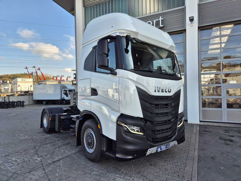 Iveco AS440X49T/P ON 4x4 HI-TRACTION Intarder 2x Bett - 牵引车:图1 Iveco AS440X49T/P ON 4x4 HI-TRACTION Intarder 2x Bett - 牵引车:图1