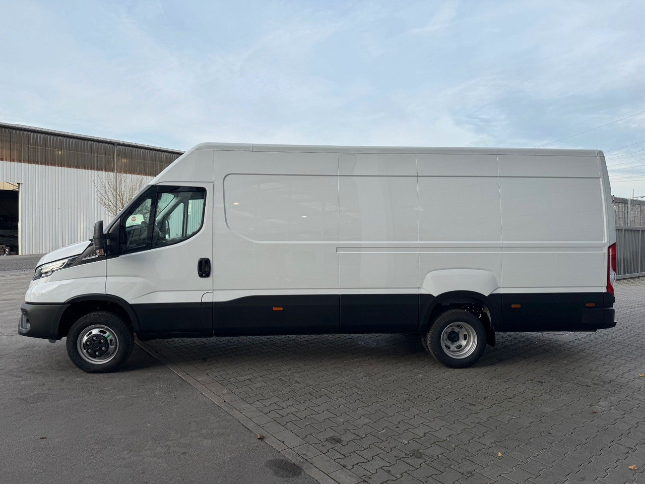 Iveco Daily 35C21 HA8 *R4.100mm*AHK*LED*Automatik* - 无侧窗厢式货车:图5 Iveco Daily 35C21 HA8 *R4.100mm*AHK*LED*Automatik* - 无侧窗厢式货车:图5