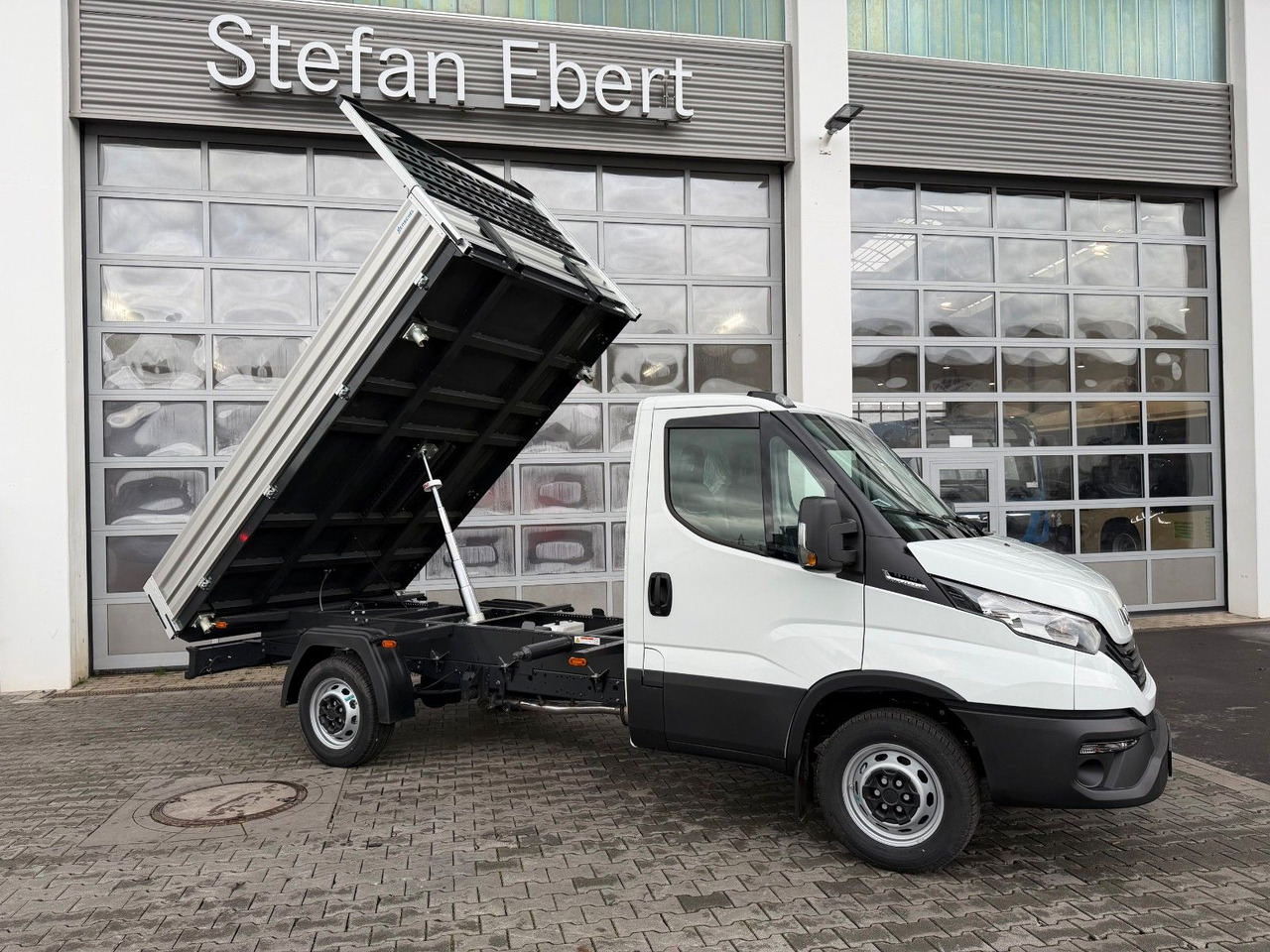 Iveco Daily 35S14 A8*R3.450mm*Automatik*Kamera*2Sitze* - 翻斗货车:图2 Iveco Daily 35S14 A8*R3.450mm*Automatik*Kamera*2Sitze* - 翻斗货车:图2