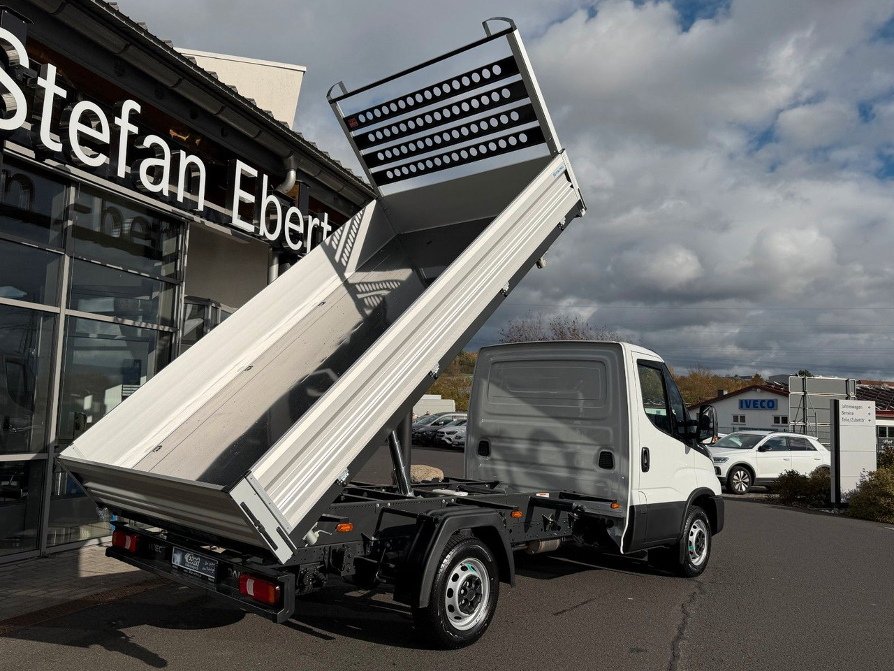 Iveco Daily 35S16 A8 *R3.450mm*Automatik*Klima* 3x - 翻斗货车:图3 Iveco Daily 35S16 A8 *R3.450mm*Automatik*Klima* 3x - 翻斗货车:图3