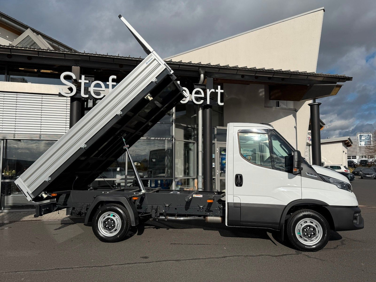 Iveco Daily 35S16 A8 *R3.450mm*Automatik*Klima* 3x - 翻斗货车:图2 Iveco Daily 35S16 A8 *R3.450mm*Automatik*Klima* 3x - 翻斗货车:图2