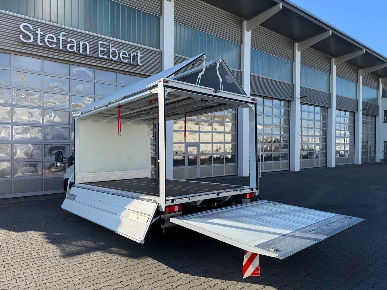 Iveco Daily 70C18 HA8 *LBW*Schwenkwandkoffer* - 厢式货车:图4 Iveco Daily 70C18 HA8 *LBW*Schwenkwandkoffer* - 厢式货车:图4