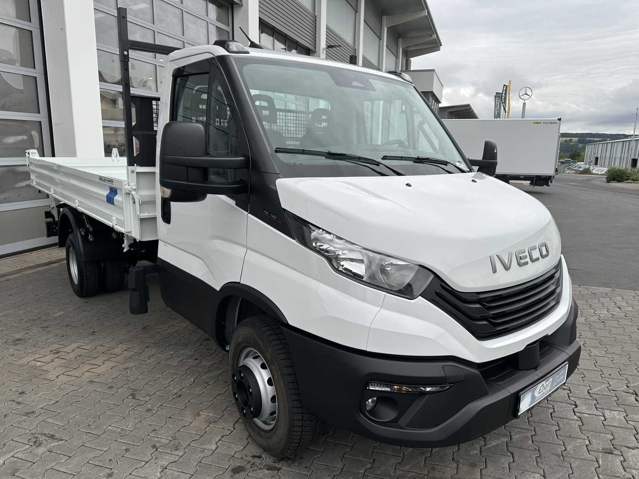 Iveco Daily 70C18H 3-S.-Kipper *R3.750mm*2xAHK* 4x - 翻斗货车:图3 Iveco Daily 70C18H 3-S.-Kipper *R3.750mm*2xAHK* 4x - 翻斗货车:图3