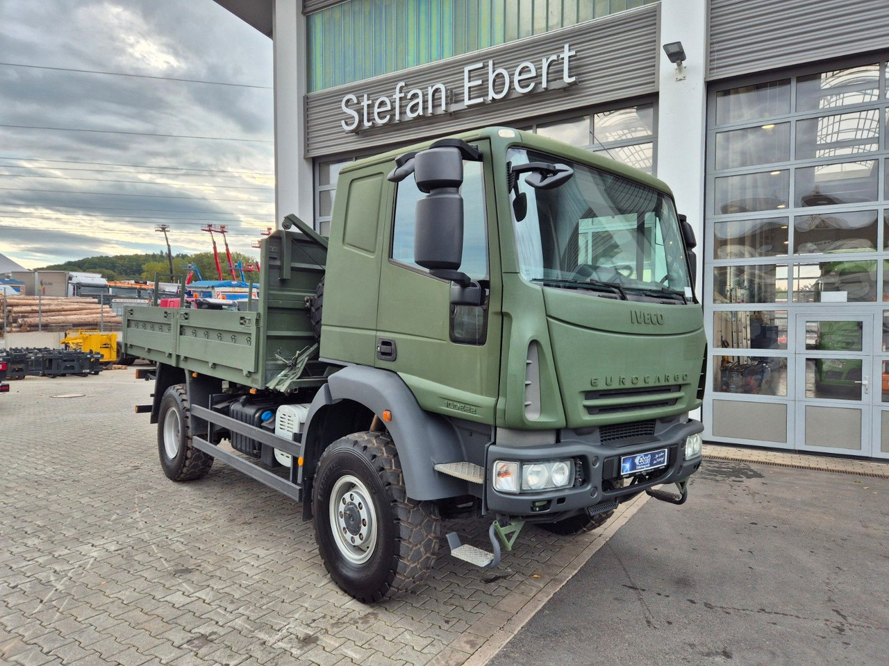 Iveco Eurocargo ML100E22WM-BW 4x4 Pritsche L-Haus Bett - 栏板式/ 平板卡车:图2 Iveco Eurocargo ML100E22WM-BW 4x4 Pritsche L-Haus Bett - 栏板式/ 平板卡车:图2