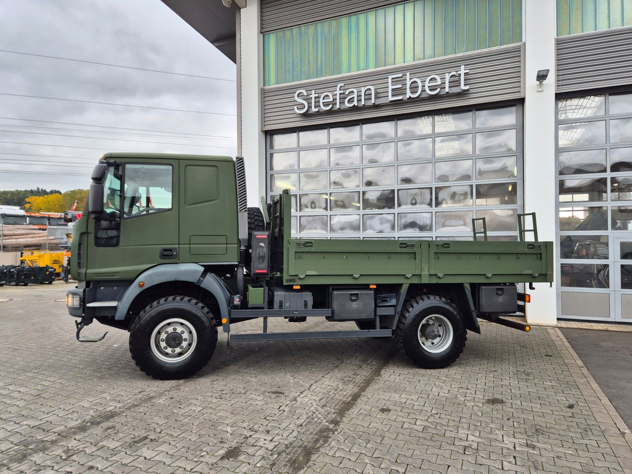 Iveco Eurocargo ML100E22WM-BW 4x4 Pritsche L-Haus Bett - 栏板式/ 平板卡车:图5 Iveco Eurocargo ML100E22WM-BW 4x4 Pritsche L-Haus Bett - 栏板式/ 平板卡车:图5