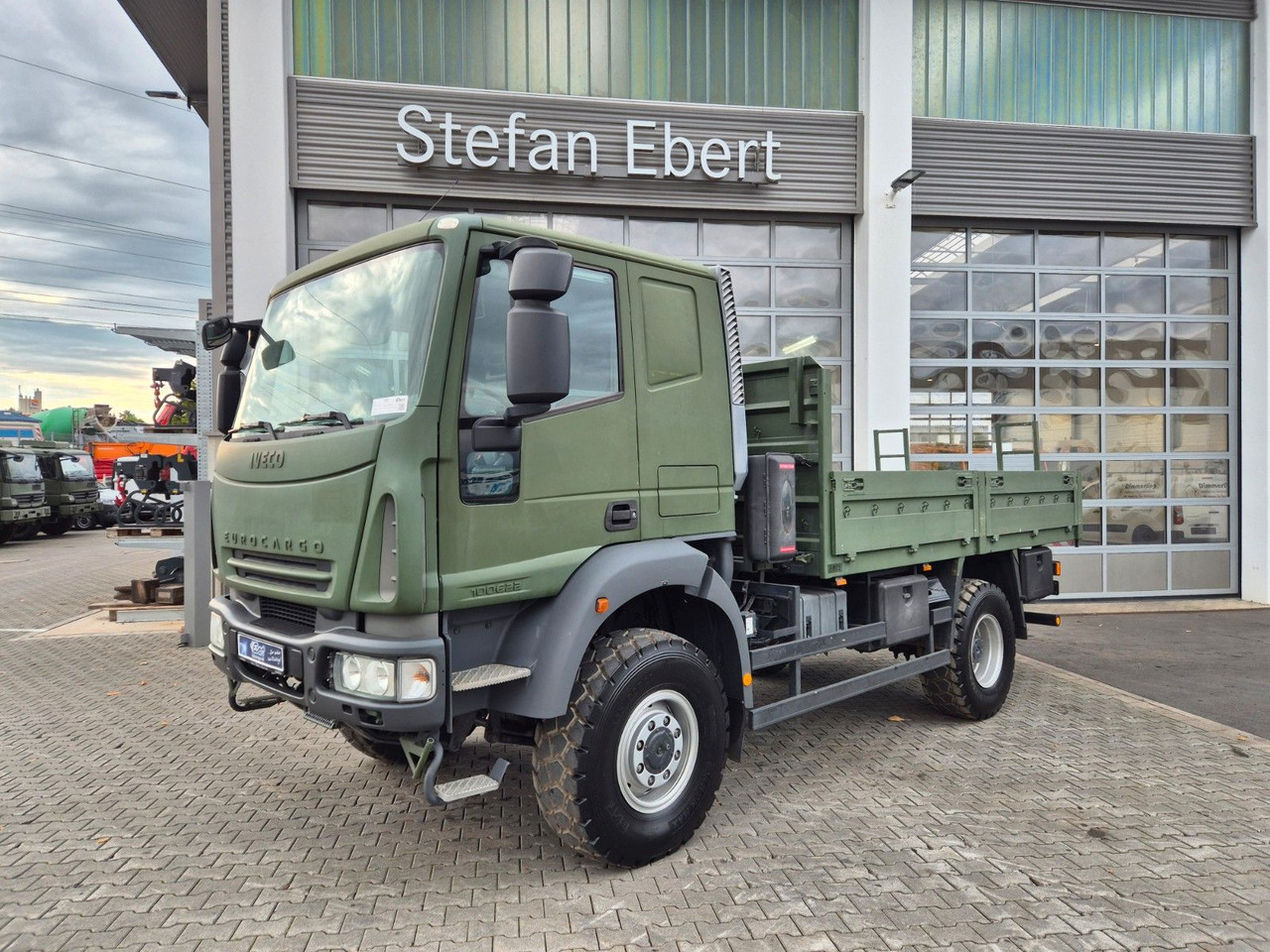 Iveco Eurocargo ML100E22WM-BW 4x4 Pritsche L-Haus Bett - 栏板式/ 平板卡车:图3 Iveco Eurocargo ML100E22WM-BW 4x4 Pritsche L-Haus Bett - 栏板式/ 平板卡车:图3