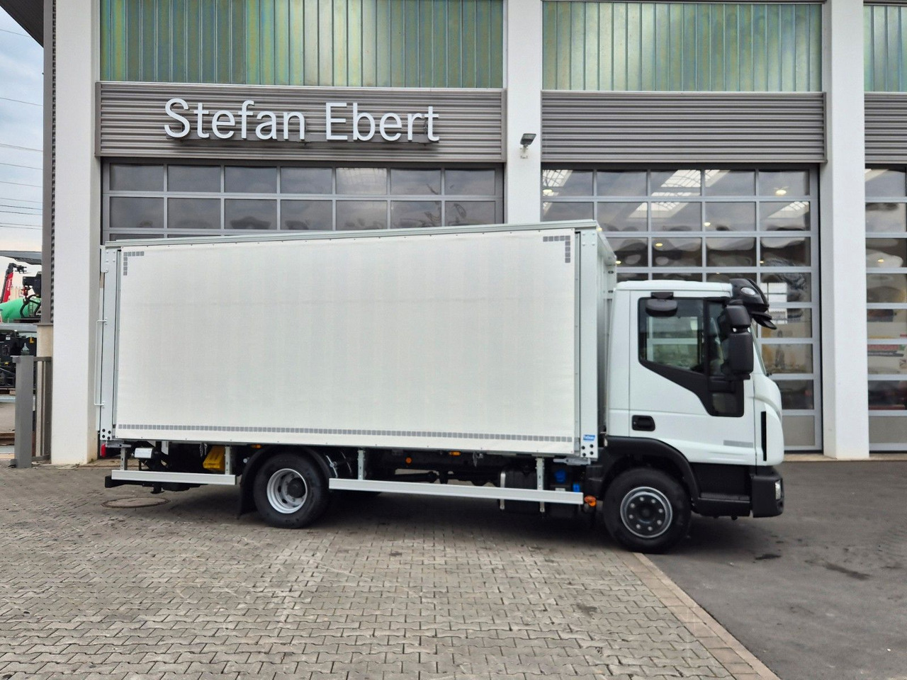 饮料运输车 Iveco Eurocargo ML120EL25/P Böse Schiebeplanen LBW AHK:图6 饮料运输车 Iveco Eurocargo ML120EL25/P Böse Schiebeplanen LBW AHK:图6