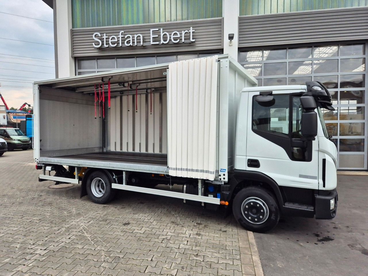 饮料运输车 Iveco Eurocargo ML120EL25/P Böse Schiebeplanen LBW AHK:图34 饮料运输车 Iveco Eurocargo ML120EL25/P Böse Schiebeplanen LBW AHK:图34