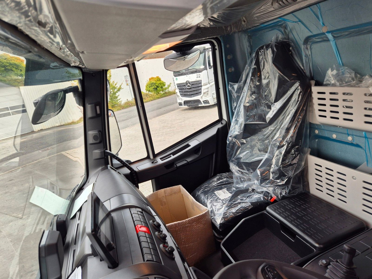 饮料运输车 Iveco Eurocargo ML120EL25/P Böse Schiebeplanen LBW AHK:图26 饮料运输车 Iveco Eurocargo ML120EL25/P Böse Schiebeplanen LBW AHK:图26