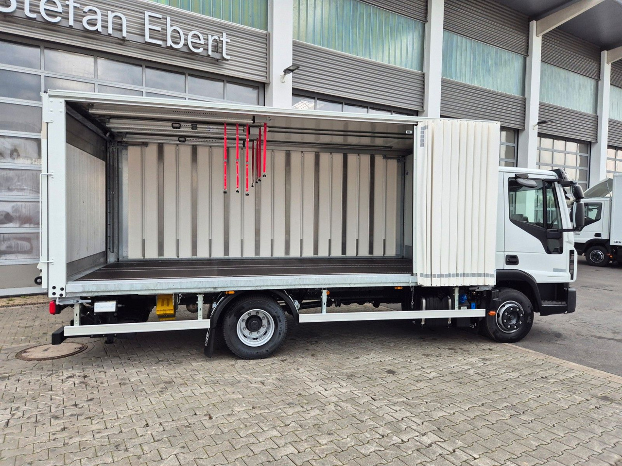 饮料运输车 Iveco Eurocargo ML120EL25/P Böse Schiebeplanen LBW AHK:图33 饮料运输车 Iveco Eurocargo ML120EL25/P Böse Schiebeplanen LBW AHK:图33