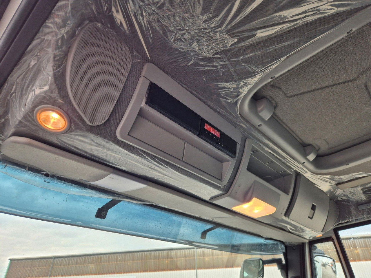 饮料运输车 Iveco Eurocargo ML120EL25/P Böse Schiebeplanen LBW AHK:图23 饮料运输车 Iveco Eurocargo ML120EL25/P Böse Schiebeplanen LBW AHK:图23