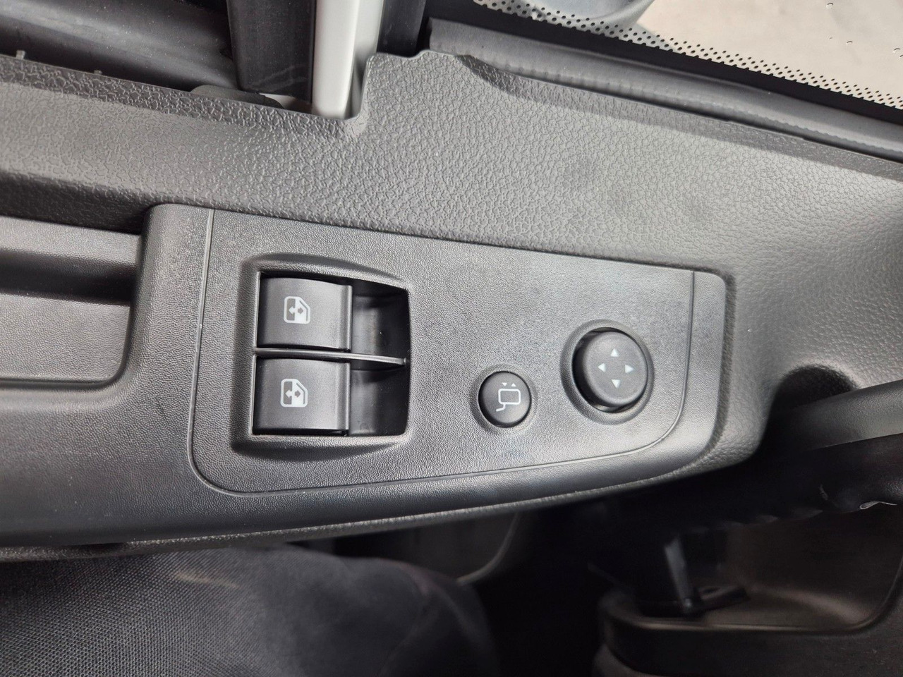 饮料运输车 Iveco Eurocargo ML120EL25/P Böse Schiebeplanen LBW AHK:图25 饮料运输车 Iveco Eurocargo ML120EL25/P Böse Schiebeplanen LBW AHK:图25