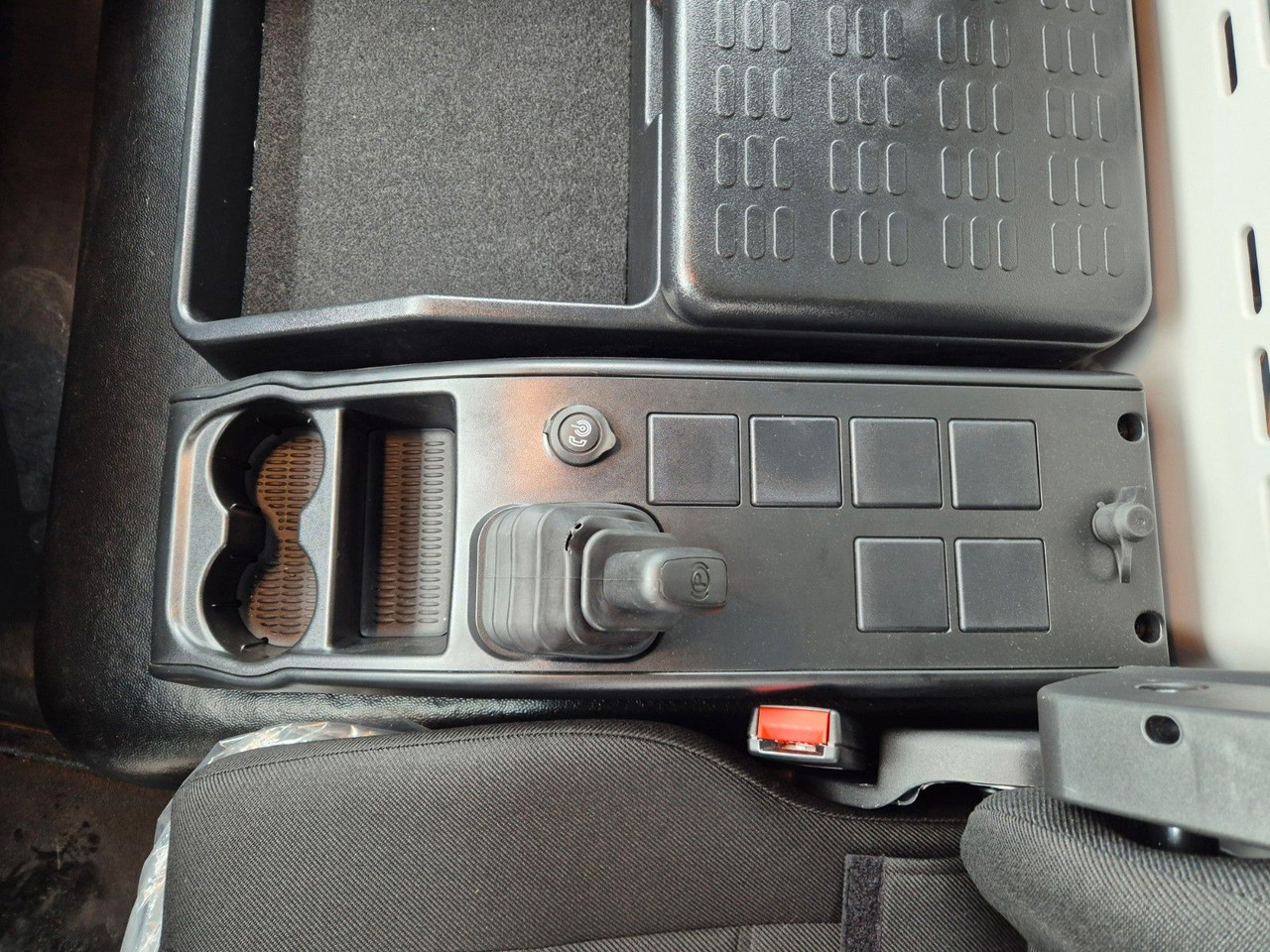 饮料运输车 Iveco Eurocargo ML120EL25/P Böse Schiebeplanen LBW AHK:图22 饮料运输车 Iveco Eurocargo ML120EL25/P Böse Schiebeplanen LBW AHK:图22