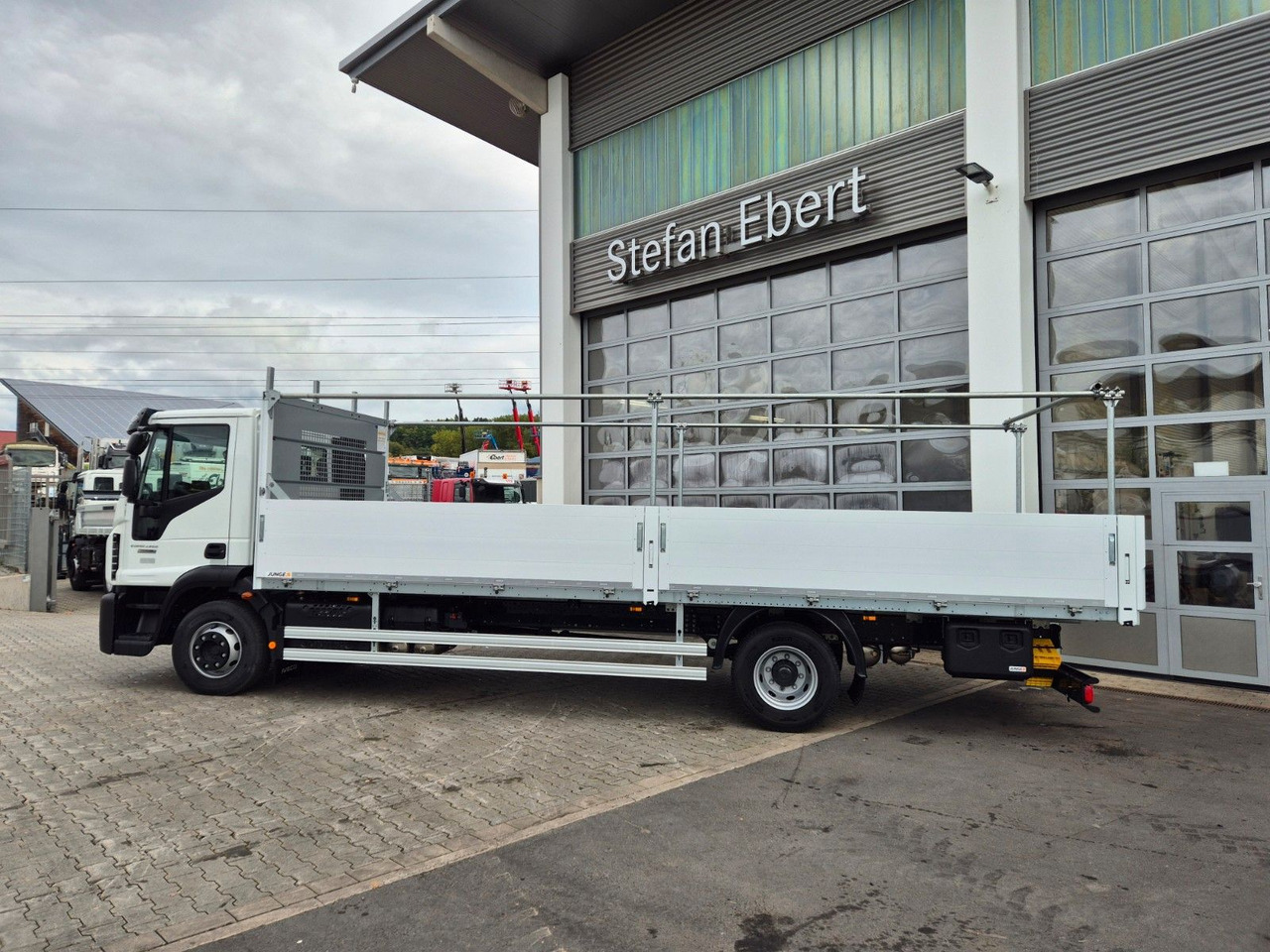 Iveco Eurocargo ML140E28/P Gerüstbau 3 Sitze AHK Klima - 栏板式/ 平板卡车:图5 Iveco Eurocargo ML140E28/P Gerüstbau 3 Sitze AHK Klima - 栏板式/ 平板卡车:图5