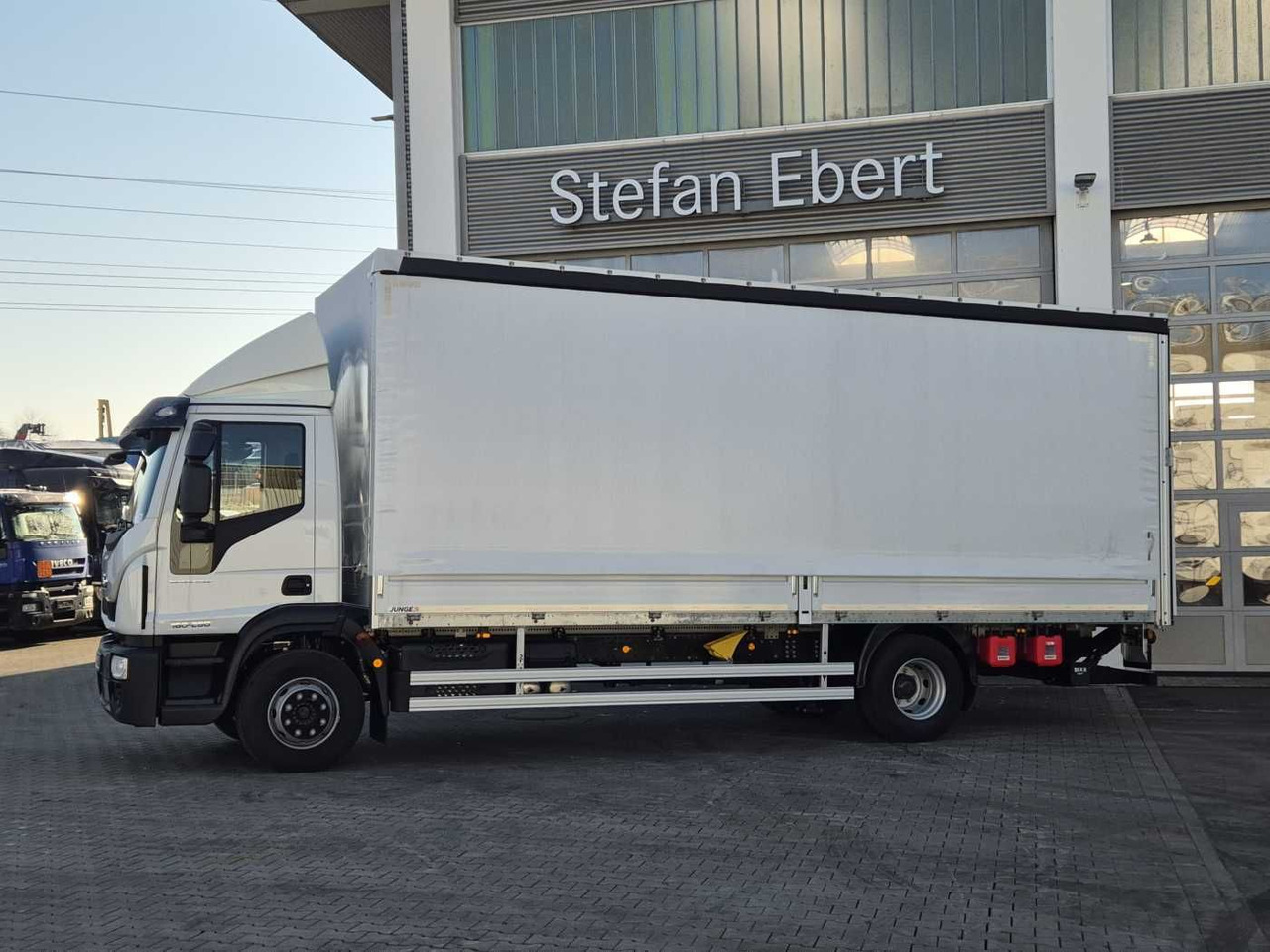 Iveco Eurocargo ML160E28/P LBW Bär Schiebeplane AHK - 侧帘卡车:图5 Iveco Eurocargo ML160E28/P LBW Bär Schiebeplane AHK - 侧帘卡车:图5