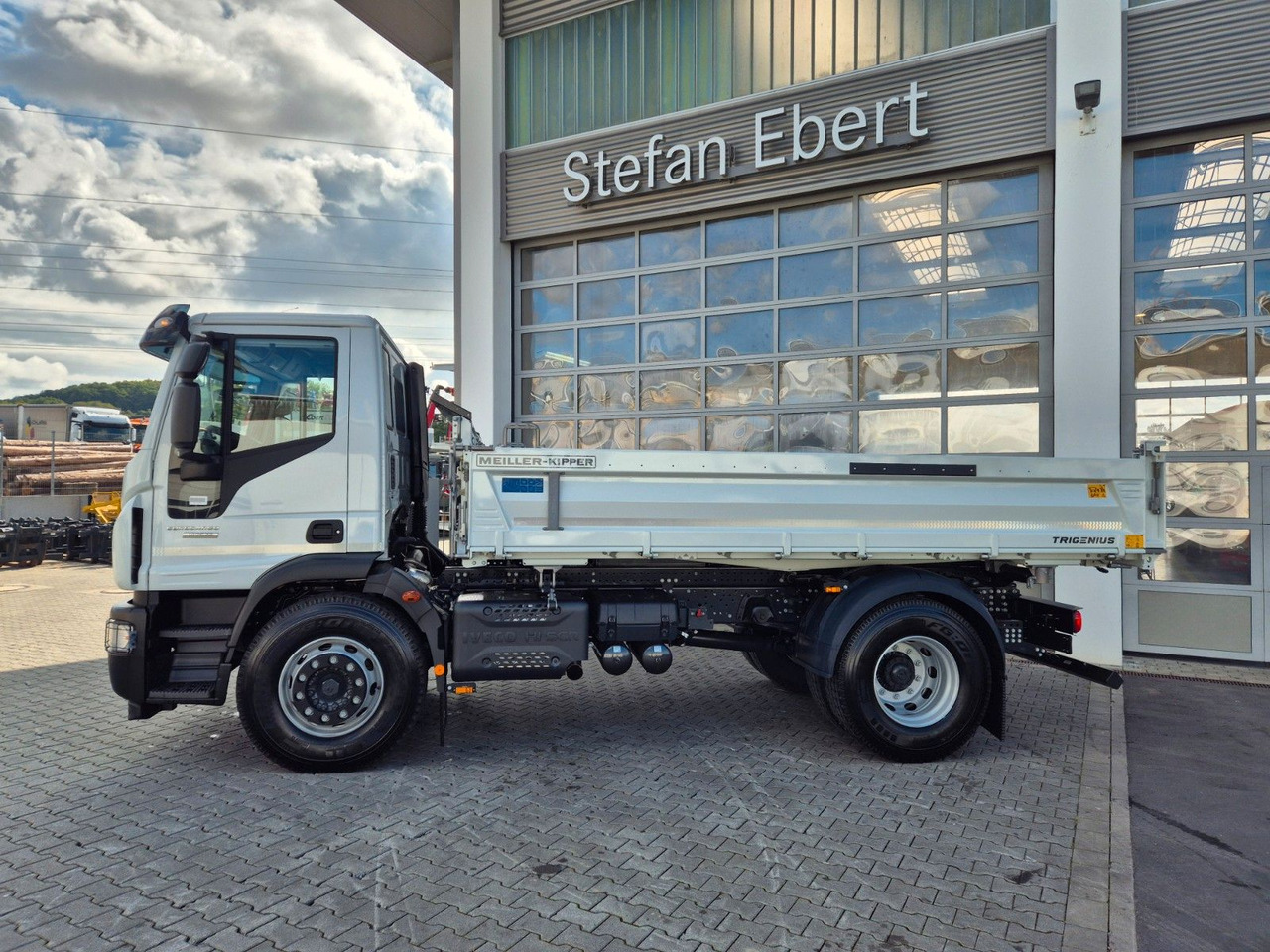 Iveco Eurocargo ML180E32K 4x2 Meiller AHK - 翻斗车:图3 Iveco Eurocargo ML180E32K 4x2 Meiller AHK - 翻斗车:图3