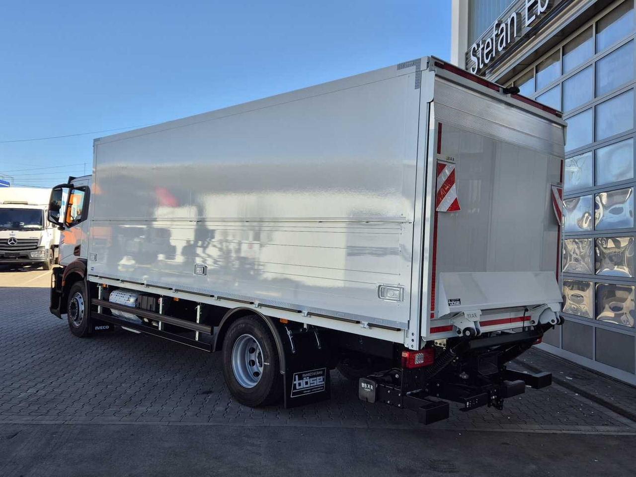 Iveco S-Way AD190S40/FP Böse Schwenkwand LBW 2x AHK - 饮料运输车:图5 Iveco S-Way AD190S40/FP Böse Schwenkwand LBW 2x AHK - 饮料运输车:图5