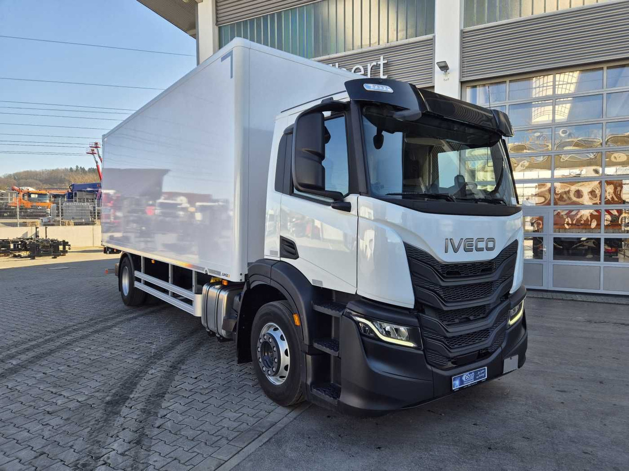 Iveco S-Way AD190S40/P Junge AHK LBW 2.000kg - 厢式卡车:图2 Iveco S-Way AD190S40/P Junge AHK LBW 2.000kg - 厢式卡车:图2