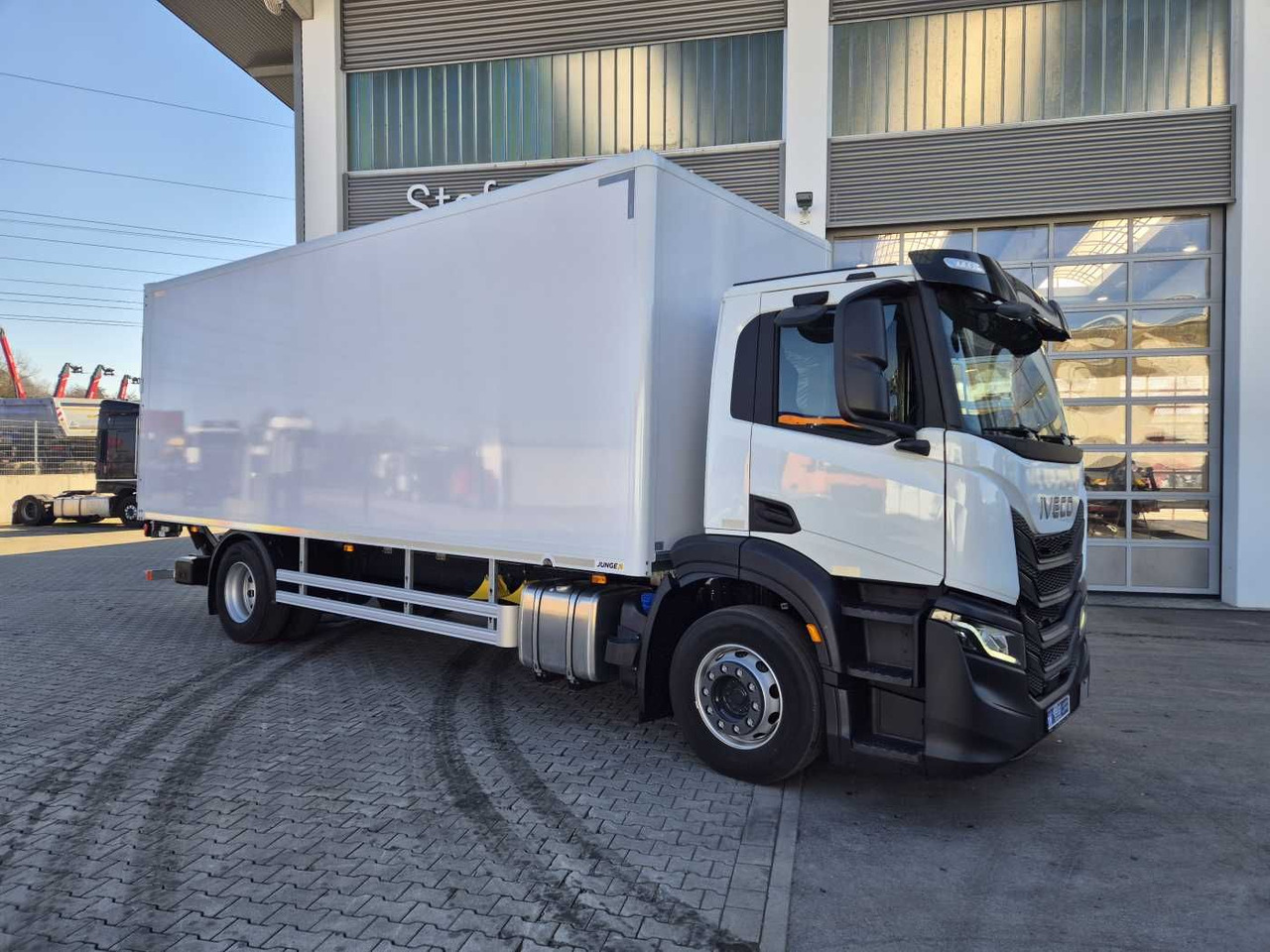 Iveco S-Way AD190S40/P Junge AHK LBW 2.000kg - 厢式卡车:图4 Iveco S-Way AD190S40/P Junge AHK LBW 2.000kg - 厢式卡车:图4