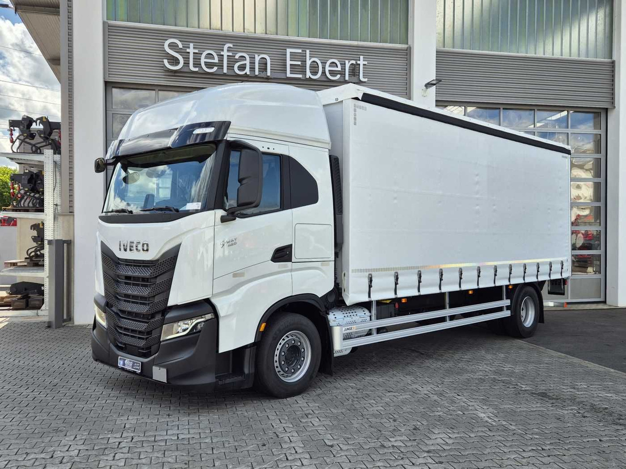 Iveco S-Way AS190S42/P Schiebeplanen LBW 2.000kg AHK - 侧帘卡车:图1 Iveco S-Way AS190S42/P Schiebeplanen LBW 2.000kg AHK - 侧帘卡车:图1