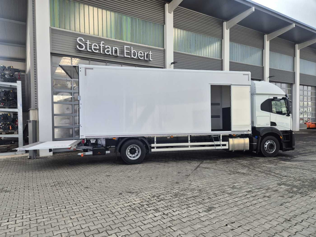 Iveco S Way AT190S40/P LBW Tür AHK Navi Bett - 厢式卡车:图5 Iveco S Way AT190S40/P LBW Tür AHK Navi Bett - 厢式卡车:图5