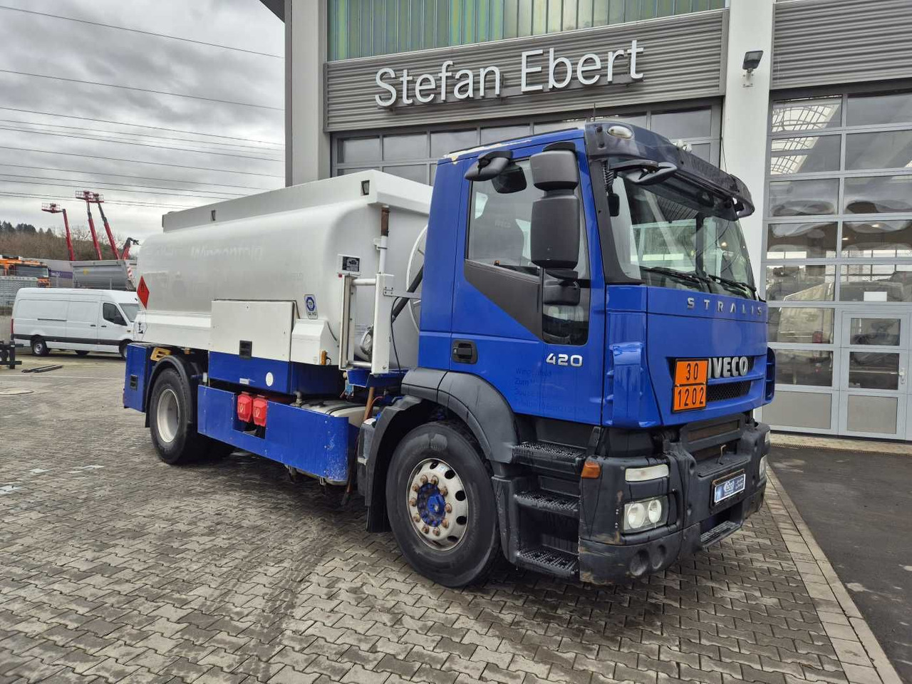 Iveco Stralis AD190S42/P 14.000L Lindner&Fischer - 罐车:图2 Iveco Stralis AD190S42/P 14.000L Lindner&Fischer - 罐车:图2