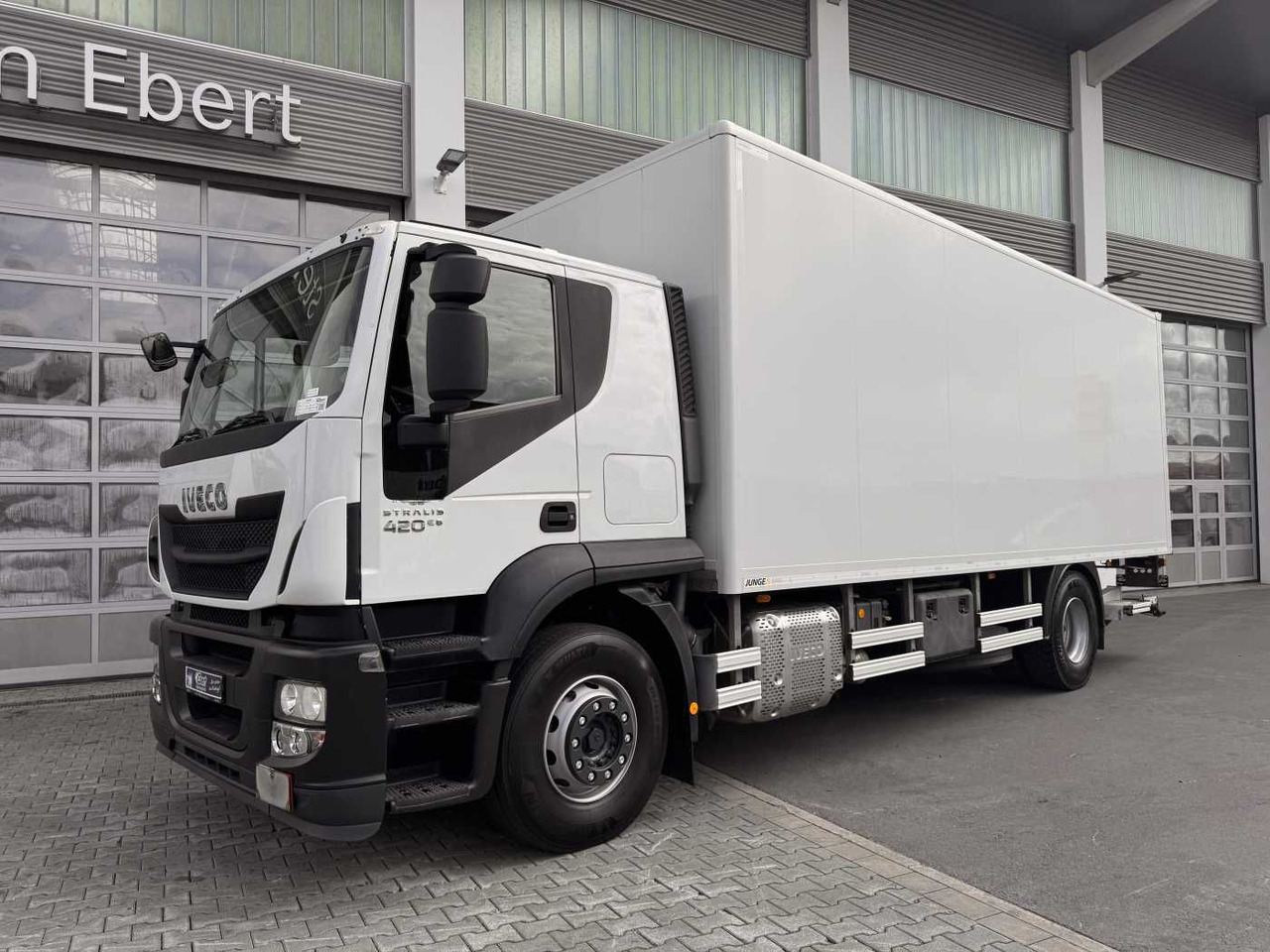 Iveco Stralis AT190S42/FP-D 4x2 Koffer+LBW faltbar AHK - 厢式卡车:图2 Iveco Stralis AT190S42/FP-D 4x2 Koffer+LBW faltbar AHK - 厢式卡车:图2