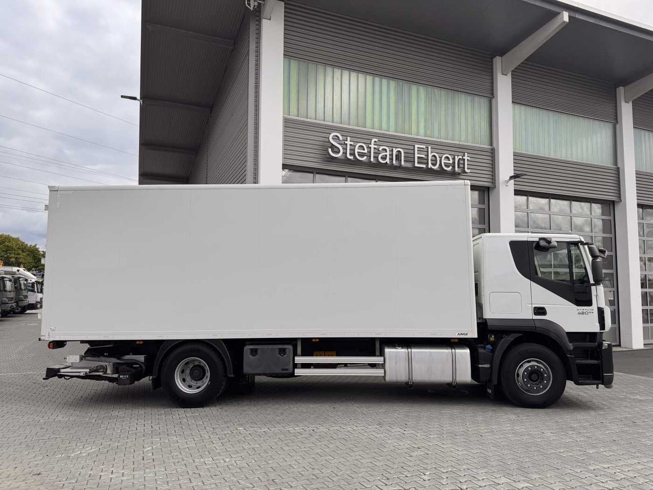 Iveco Stralis AT190S42/FP-D 4x2 Koffer+LBW faltbar AHK - 厢式卡车:图5 Iveco Stralis AT190S42/FP-D 4x2 Koffer+LBW faltbar AHK - 厢式卡车:图5