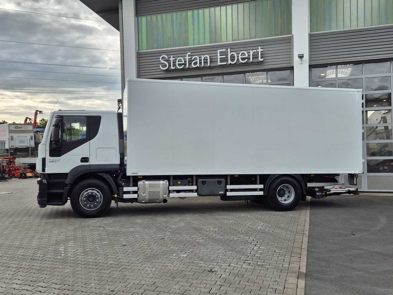 Iveco Stralis AT190S42 FP D HI-ROAD LBW faltbar EU6 - 厢式卡车:图4 Iveco Stralis AT190S42 FP D HI-ROAD LBW faltbar EU6 - 厢式卡车:图4