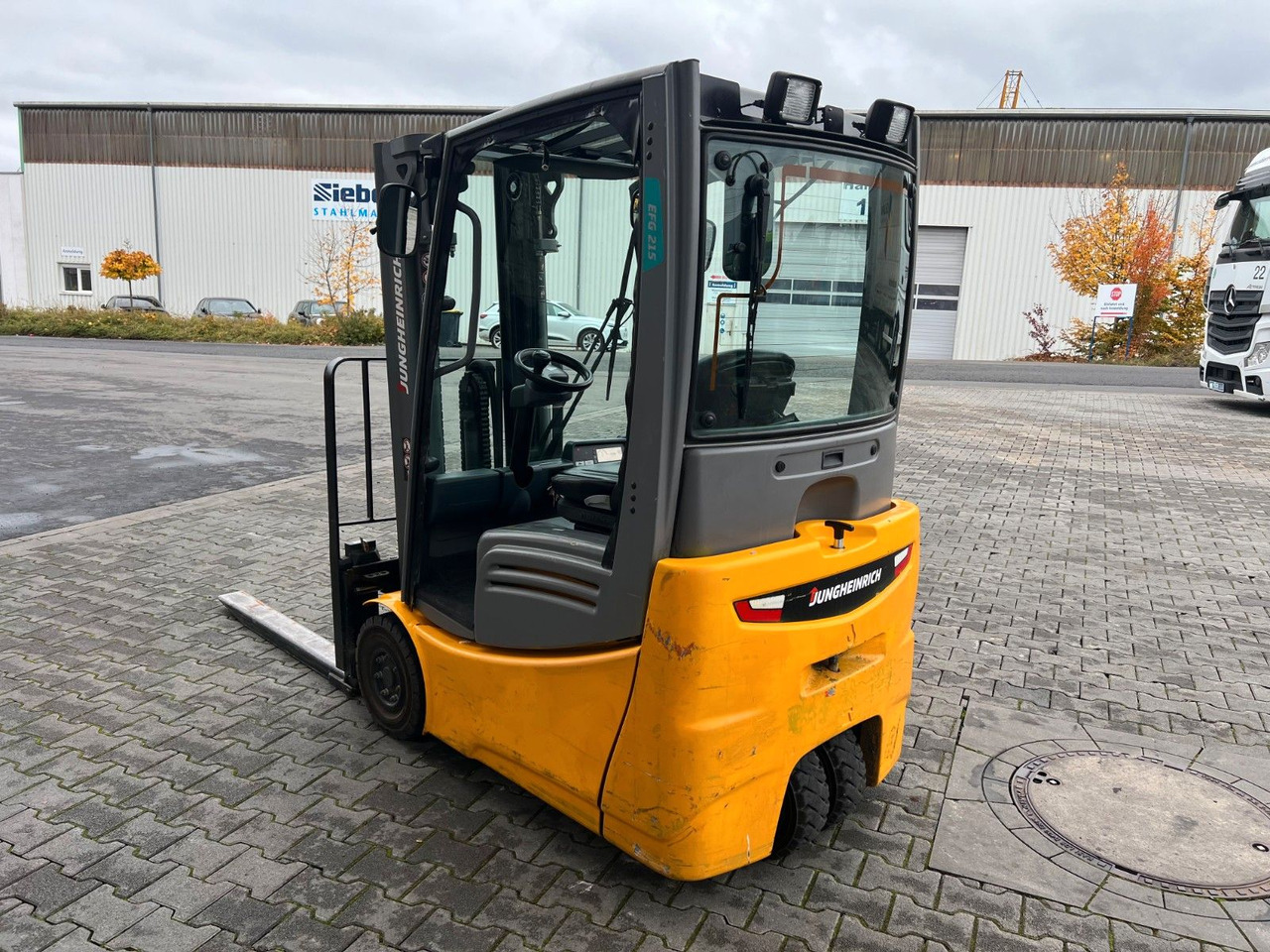 Jungheinrich EFG 215 / Triplex 4.25m / 1.851h / Batterie 2023 - 电动叉车:图5 Jungheinrich EFG 215 / Triplex 4.25m / 1.851h / Batterie 2023 - 电动叉车:图5