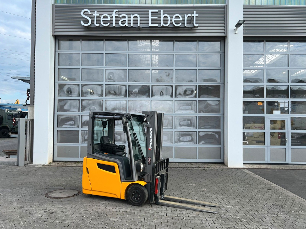 Jungheinrich EFG 215 / Triplex: 4.25m! / SS / 1.573h / 2024 - 电动叉车:图1 Jungheinrich EFG 215 / Triplex: 4.25m! / SS / 1.573h / 2024 - 电动叉车:图1