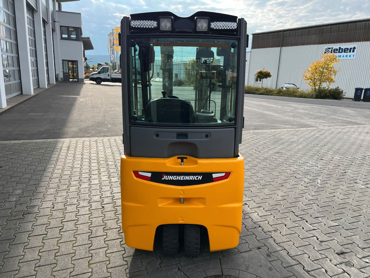 Jungheinrich EFG 215 / Triplex: 4.25m! / SS / 4.029h - 电动叉车:图5 Jungheinrich EFG 215 / Triplex: 4.25m! / SS / 4.029h - 电动叉车:图5