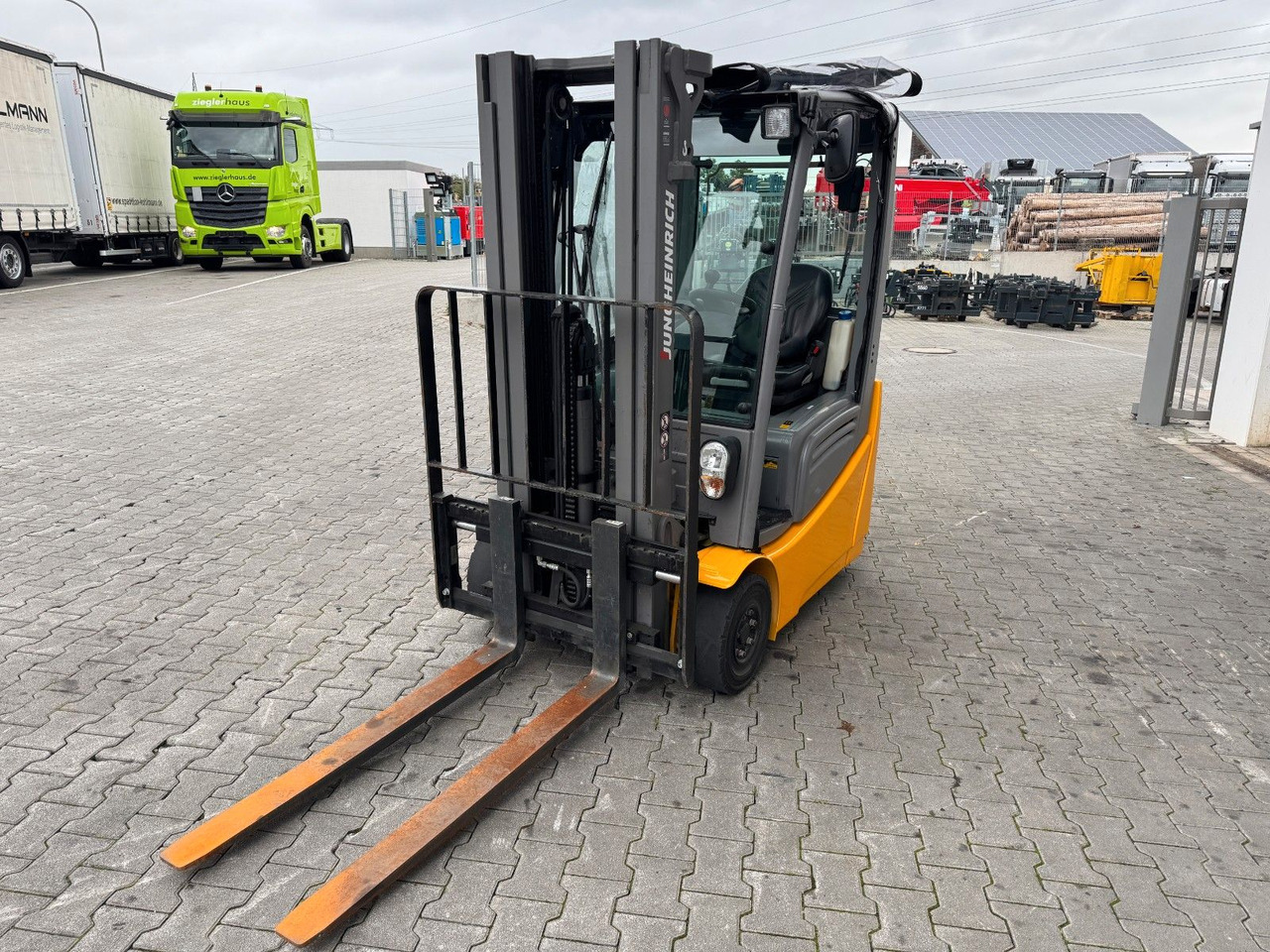 Jungheinrich EFG 215 / Triplex: 4.25m! / SS / nur 2.819h! - 电动叉车:图5 Jungheinrich EFG 215 / Triplex: 4.25m! / SS / nur 2.819h! - 电动叉车:图5