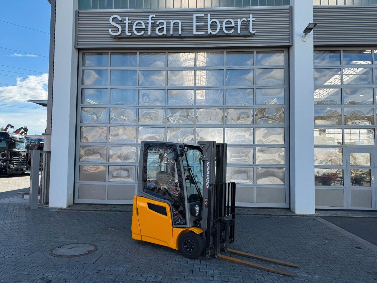 Jungheinrich EFG 215 / Triplex: 4.25m! / SS / nur 2.865h! - 电动叉车:图1 Jungheinrich EFG 215 / Triplex: 4.25m! / SS / nur 2.865h! - 电动叉车:图1