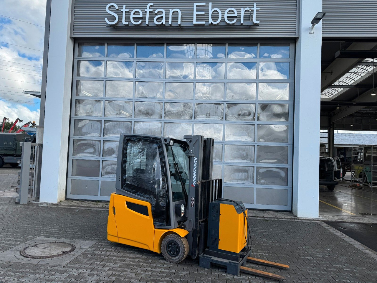Jungheinrich EFG 215 / Triplex: 4.25m! / SS / nur 3.092h! - 电动叉车:图1 Jungheinrich EFG 215 / Triplex: 4.25m! / SS / nur 3.092h! - 电动叉车:图1