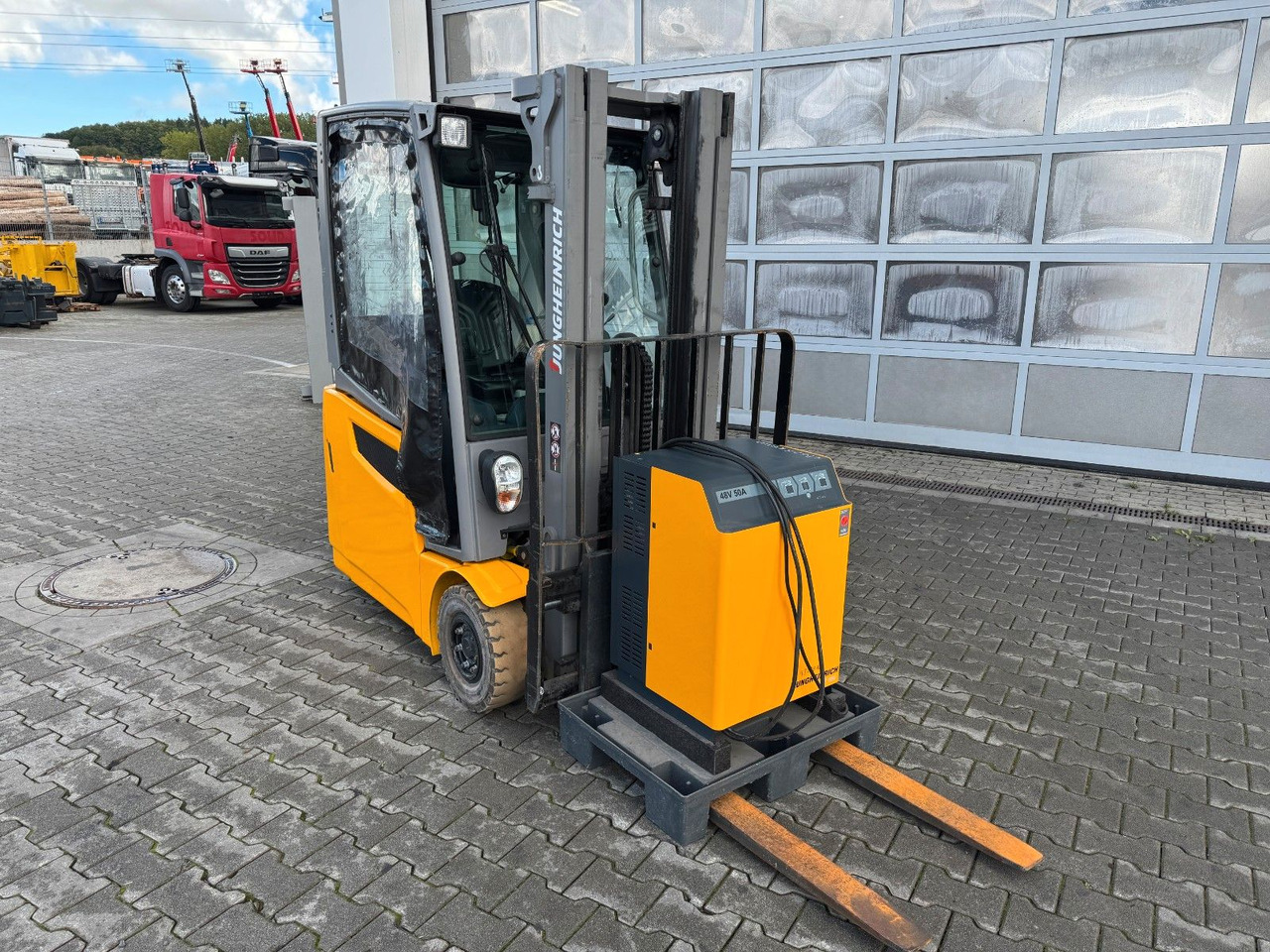 Jungheinrich EFG 215 / Triplex: 4.25m! / SS / nur 3.092h! - 电动叉车:图4 Jungheinrich EFG 215 / Triplex: 4.25m! / SS / nur 3.092h! - 电动叉车:图4