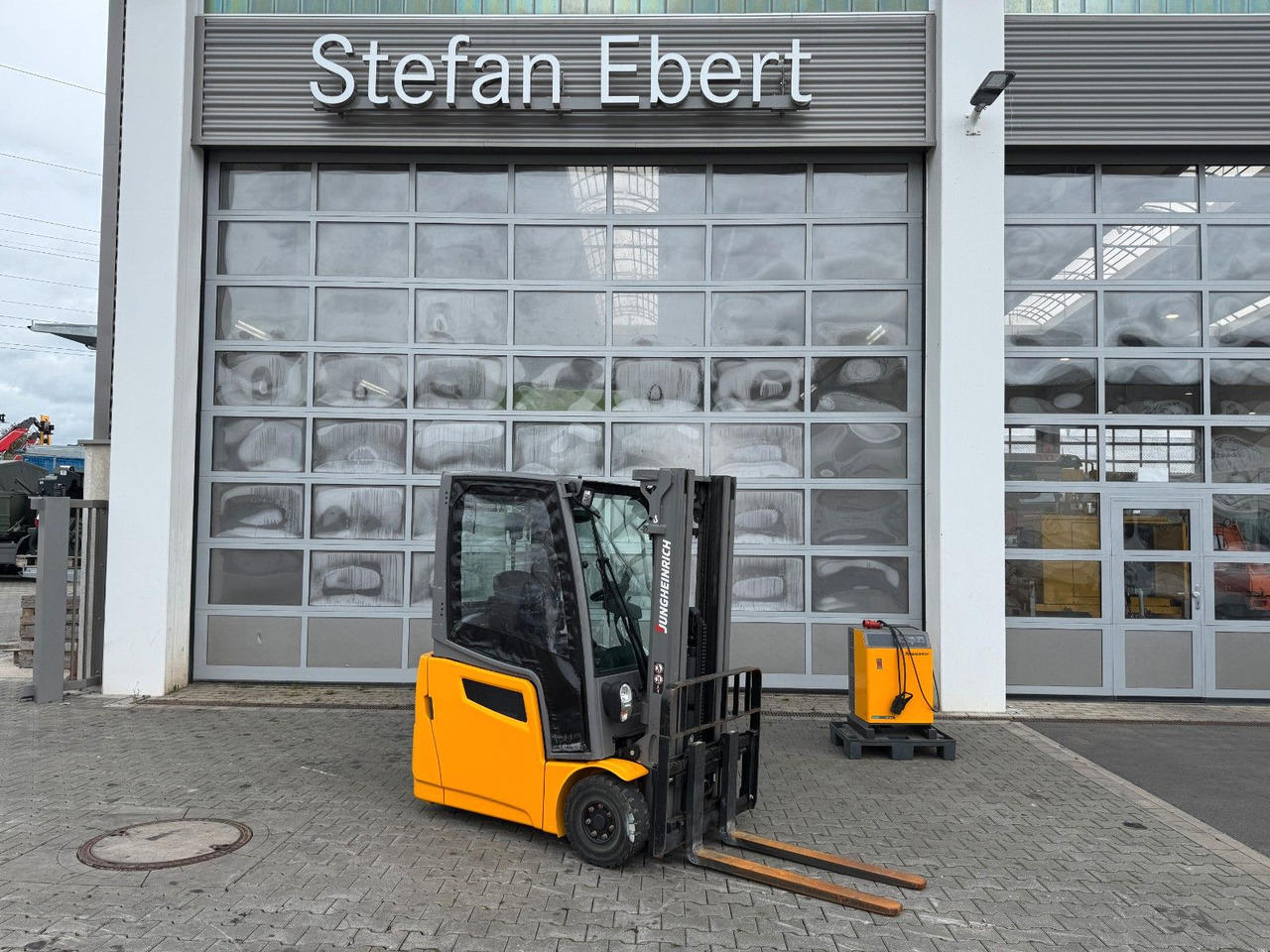 Jungheinrich EFG 215 / Triplex: 4.25m! / SS / nur 3.298h! - 电动叉车:图1 Jungheinrich EFG 215 / Triplex: 4.25m! / SS / nur 3.298h! - 电动叉车:图1