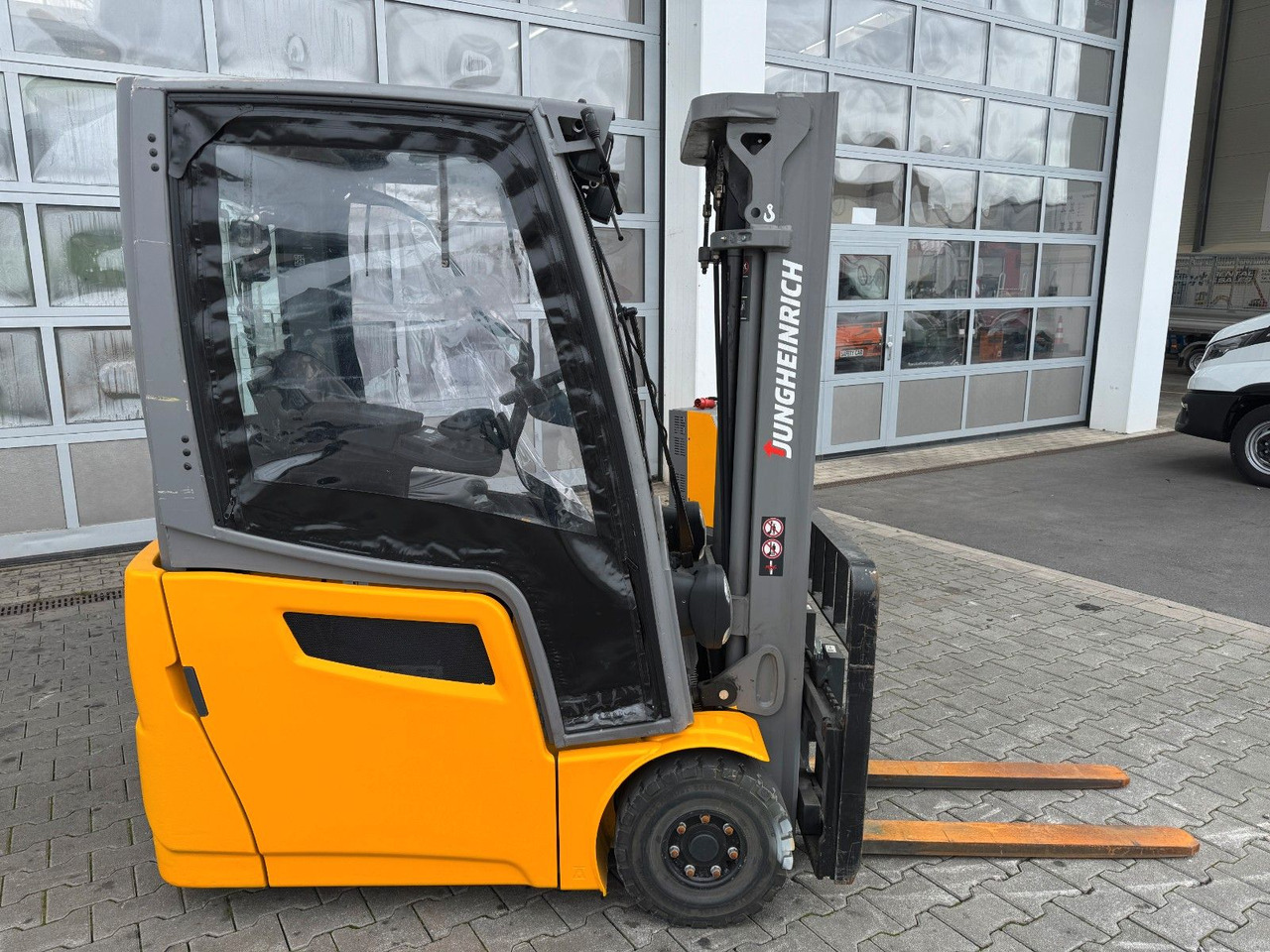 Jungheinrich EFG 215 / Triplex: 4.25m! / SS / nur 3.298h! - 电动叉车:图2 Jungheinrich EFG 215 / Triplex: 4.25m! / SS / nur 3.298h! - 电动叉车:图2