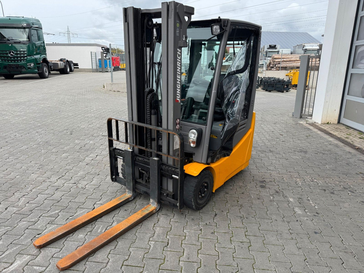 Jungheinrich EFG 215 / Triplex: 4.25m! / SS / nur 3.298h! - 电动叉车:图5 Jungheinrich EFG 215 / Triplex: 4.25m! / SS / nur 3.298h! - 电动叉车:图5