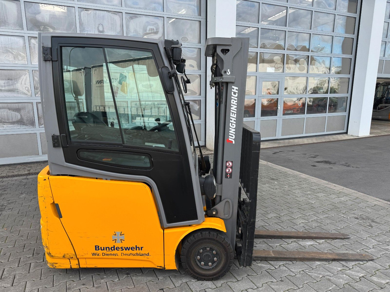 Jungheinrich EFG 215 / Triplex: 4.25m! / SS / nur 716h! - 电动叉车:图2 Jungheinrich EFG 215 / Triplex: 4.25m! / SS / nur 716h! - 电动叉车:图2