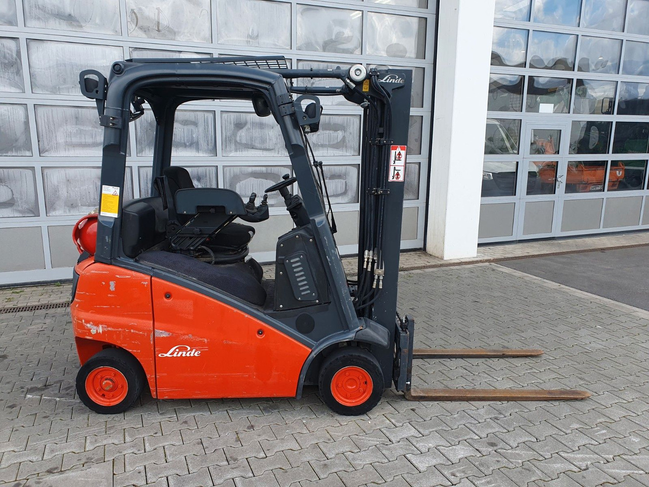 Linde H16 T-01 / 4,6m / nur: 3.260h / Gas / SS - 叉车:图2 Linde H16 T-01 / 4,6m / nur: 3.260h / Gas / SS - 叉车:图2