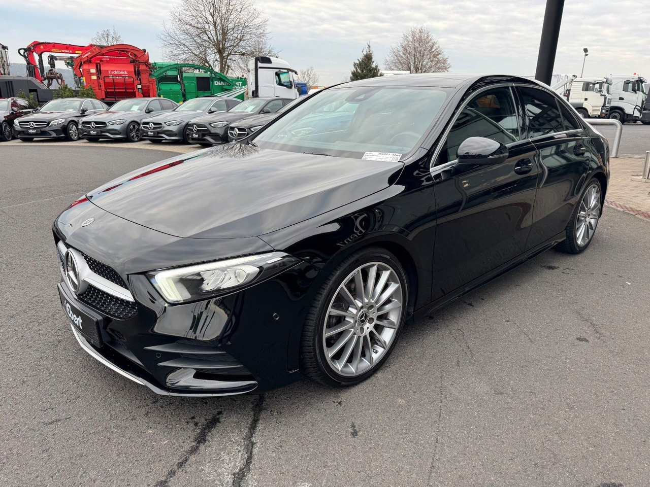 Mercedes-Benz A 200 AMG 19"+Ambiente+R-Kamera+Pano+LED+MBUX - 轿车:图2 Mercedes-Benz A 200 AMG 19"+Ambiente+R-Kamera+Pano+LED+MBUX - 轿车:图2