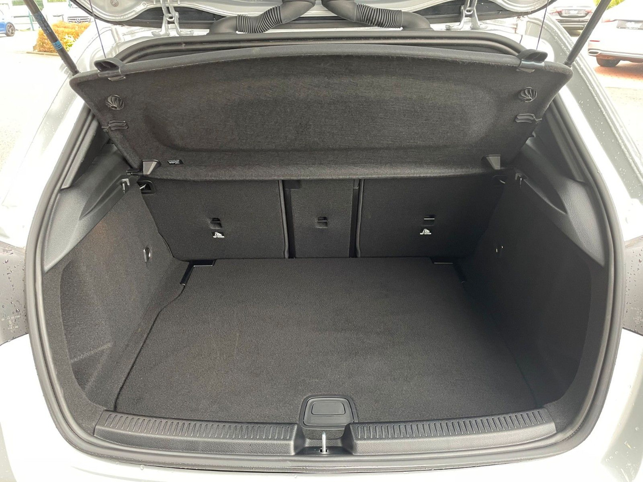 Mercedes-Benz A 200 Progressive Ambiente+R-Kamera+ - 轿车:图5 Mercedes-Benz A 200 Progressive Ambiente+R-Kamera+ - 轿车:图5