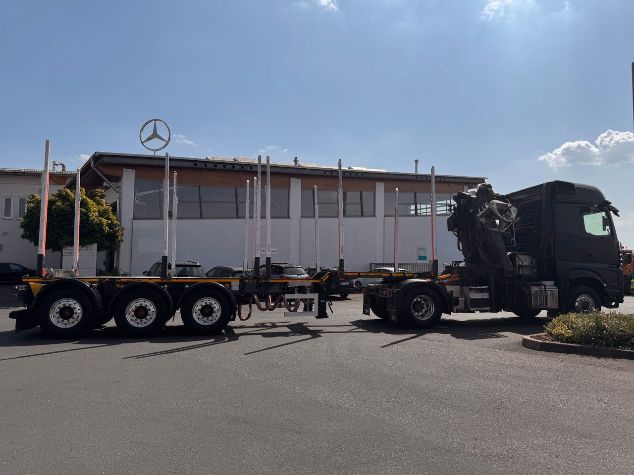 Mercedes-Benz Arocs 1853 LS 4x4 HAD Palfinger Q170Z96+Doll H3L - 木材运输车, 起重车:图4 Mercedes-Benz Arocs 1853 LS 4x4 HAD Palfinger Q170Z96+Doll H3L - 木材运输车, 起重车:图4
