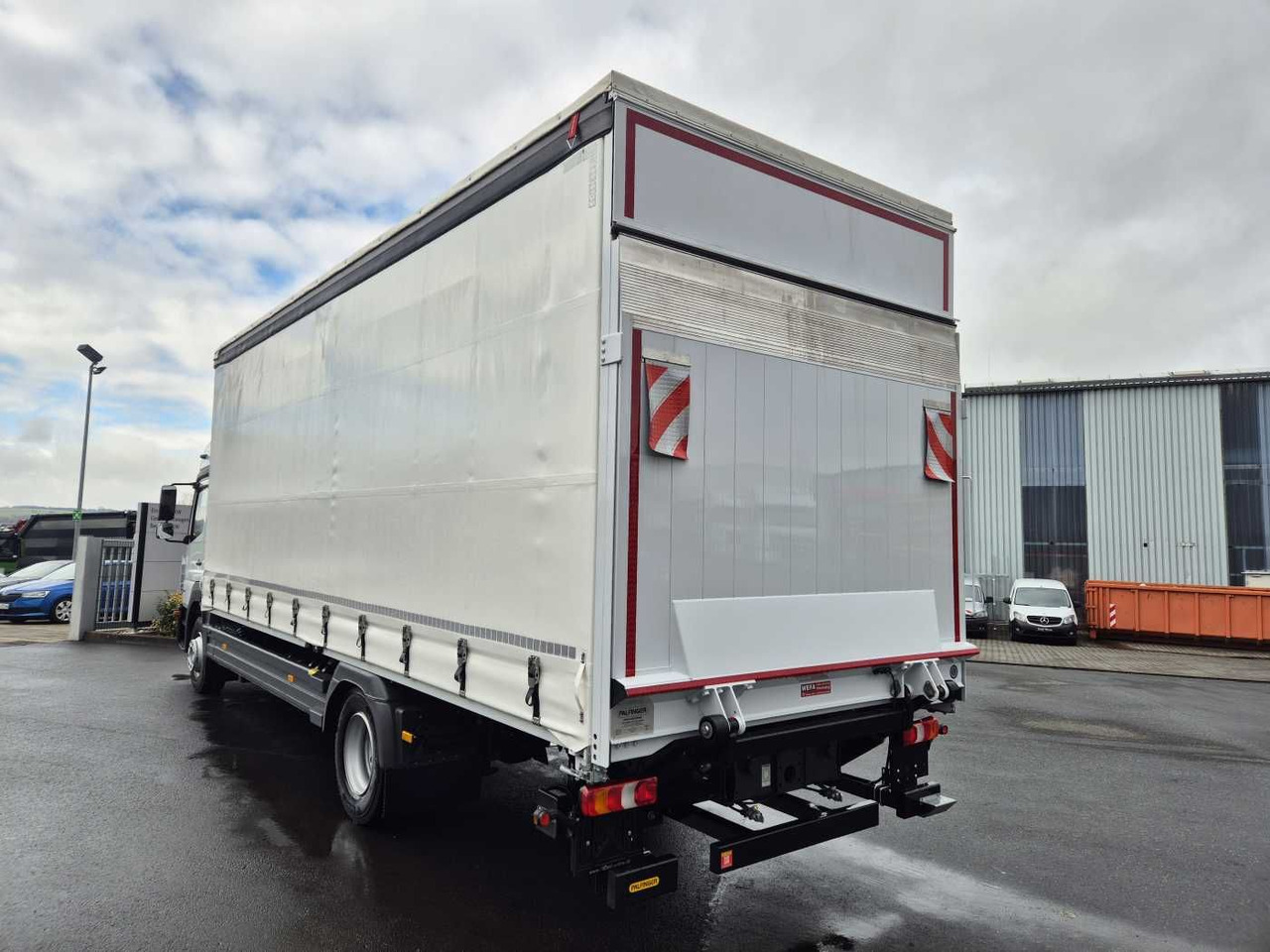 Mercedes-Benz Atego 1527 L L-Haus LBW Palfinger 1.500kg 2 Bett - 侧帘卡车:图5 Mercedes-Benz Atego 1527 L L-Haus LBW Palfinger 1.500kg 2 Bett - 侧帘卡车:图5