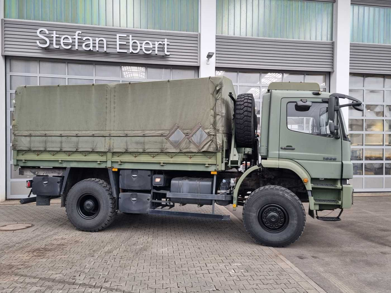 栏板式/ 平板卡车 Mercedes-Benz Axor 1829 A 4x4 Pritsche/Plane 10 Stück：图7